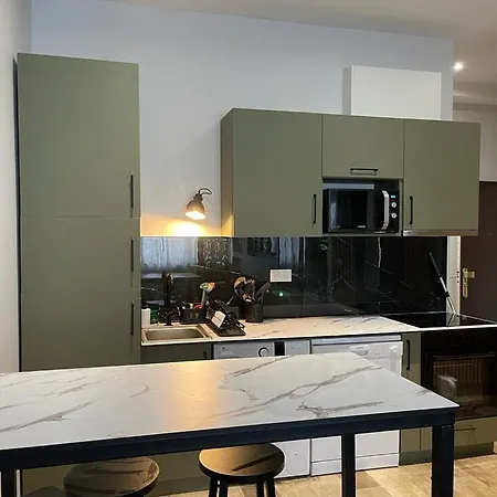 The Place To Be 7 * Lyon