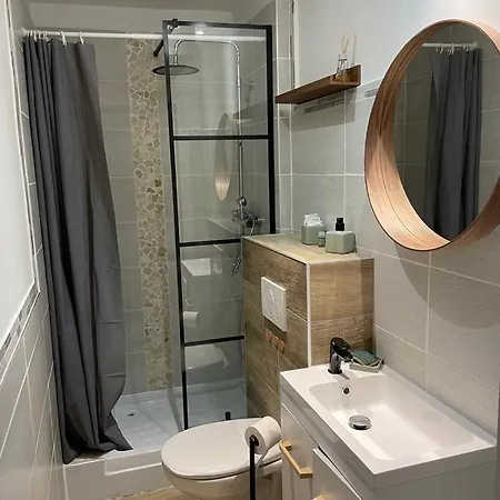 The Place To Be 7 * Lione